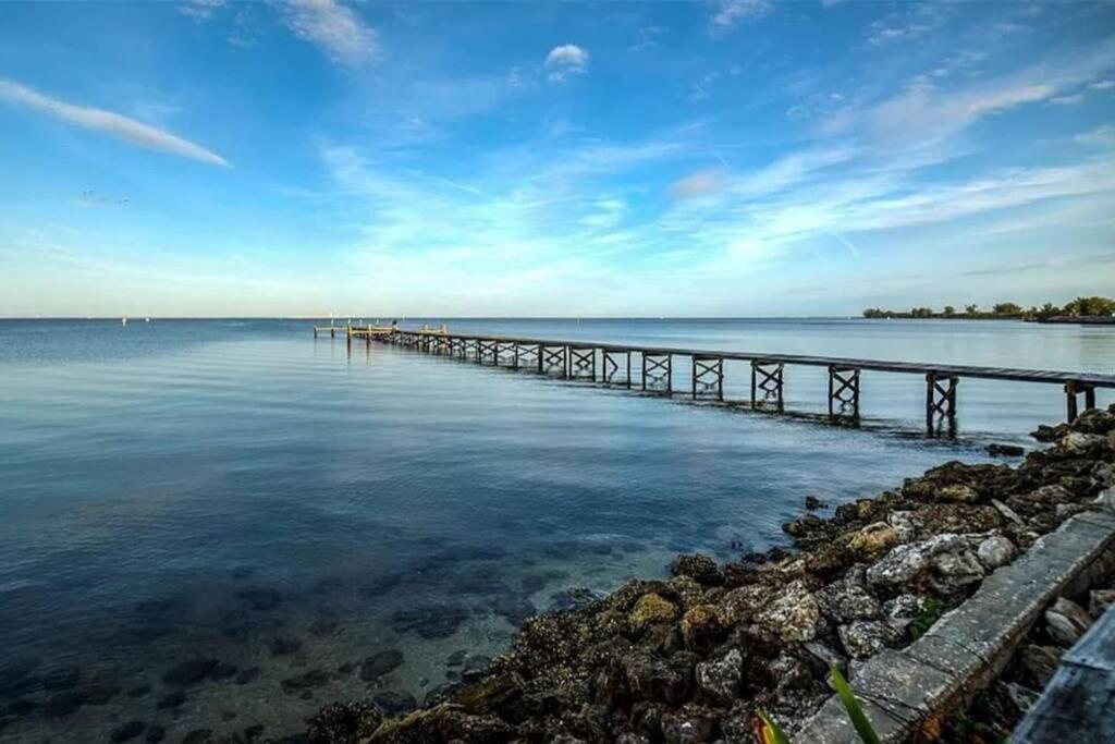 Bay View, Studio206, Beach Steps Away! Pool+Wifi Ruskin Eksteriør billede