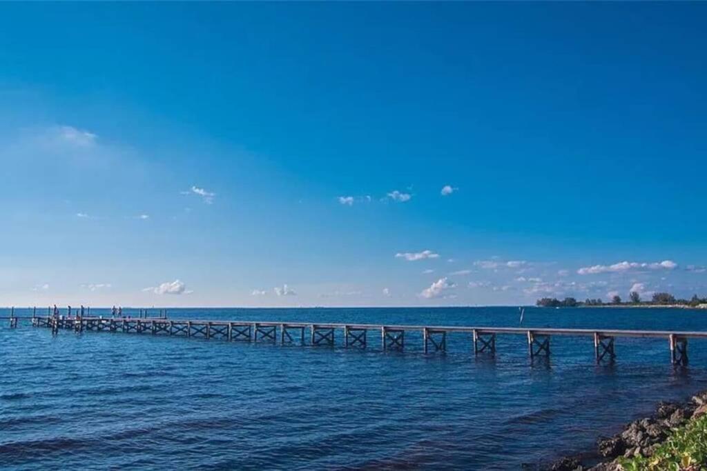 Bay View, Studio206, Beach Steps Away! Pool+Wifi Ruskin Eksteriør billede