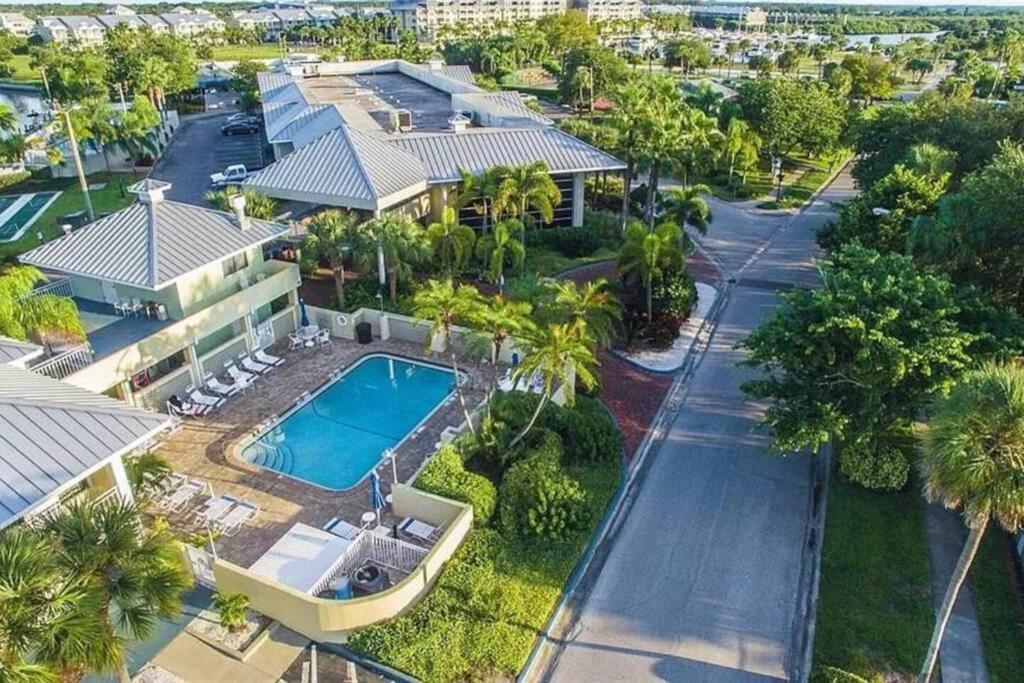 Bay View, Studio206, Beach Steps Away! Pool+Wifi Ruskin Eksteriør billede