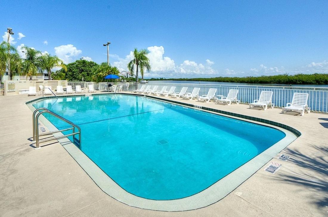 Bay View, Studio206, Beach Steps Away! Pool+Wifi Ruskin Eksteriør billede