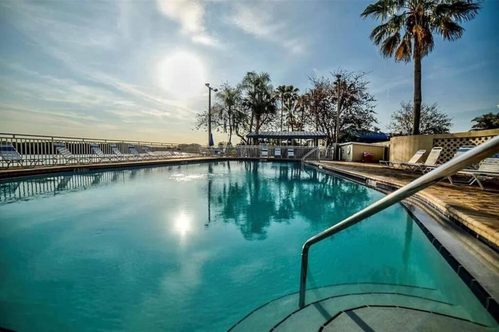 Bay View, Studio206, Beach Steps Away! Pool+Wifi Ruskin Eksteriør billede