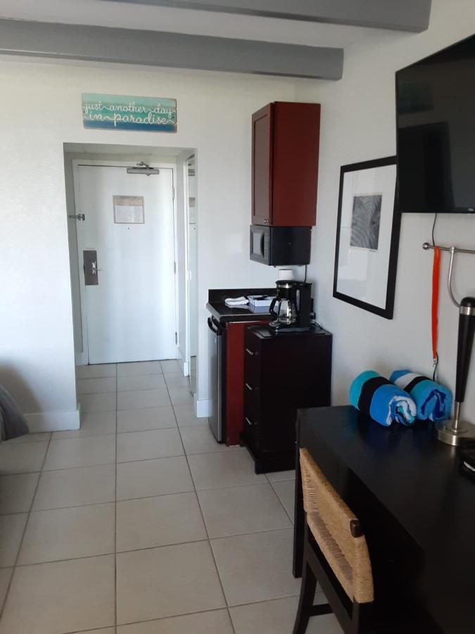 Bay View, Studio206, Beach Steps Away! Pool+Wifi Ruskin Eksteriør billede